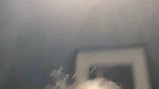 清纯美女直播主随机约炮实录~ 坏坏大叔肏两次不打紧，最后爽到偷拔套内射.