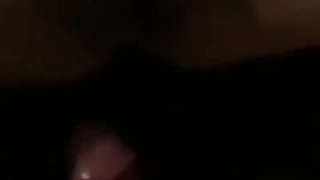 甜美又淫騷！ JK裝舔著手指喊爸爸，開檔白絲襪，假屌跳蛋雙管