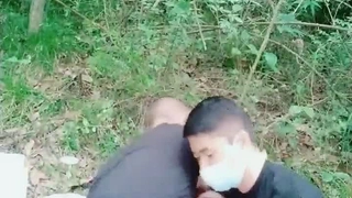 感性的夏洛特·萨特支配并与一个年轻人做爱