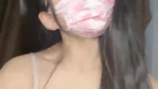 可爱的少女Amber Stark在POV中深喉口交