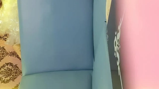 18岁的莉莉骑这么辛苦在一个厚厚的公鸡-她几乎打破了邻居的床