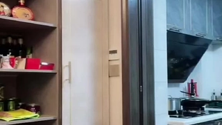 哥们要求当着我面操逼，这样的屁股是真的诱人