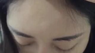 大奶女友 真骚 想要鸡吧了 她这样很容易高潮 我经常跟她这样玩 绿帽带豪乳女友约单男