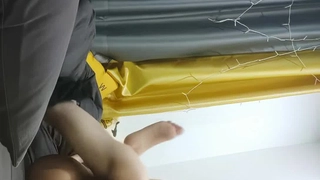 美女图片动态同事都走了，在自己办公室和女文员做爱