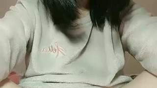 袋鼠跳跳多P，绿帽让多名男性操自己老婆【看简 介同城免费约炮】