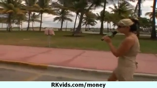 活好不粘人的小少妇全程露脸伺候大哥激情啪啪，口交乳交激情上位，淫声荡语互动狼友，让大哥压在身下草水多